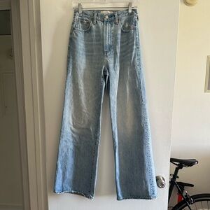 Aritzia Denim Forum Lightwash ‘The Coco High Rise Wide Leg 33L’ size 27 EUC